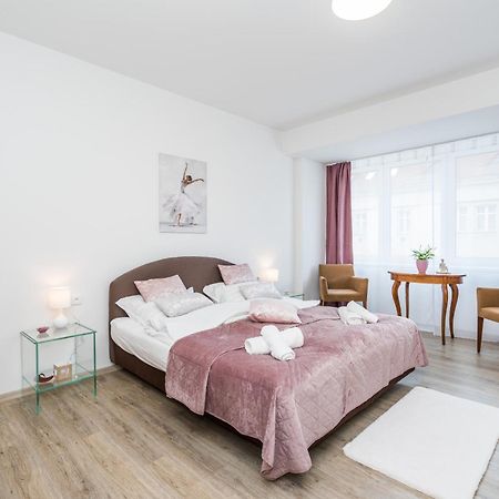 Perla Hradce 202 Apartment Hradec Kralove Bagian luar foto