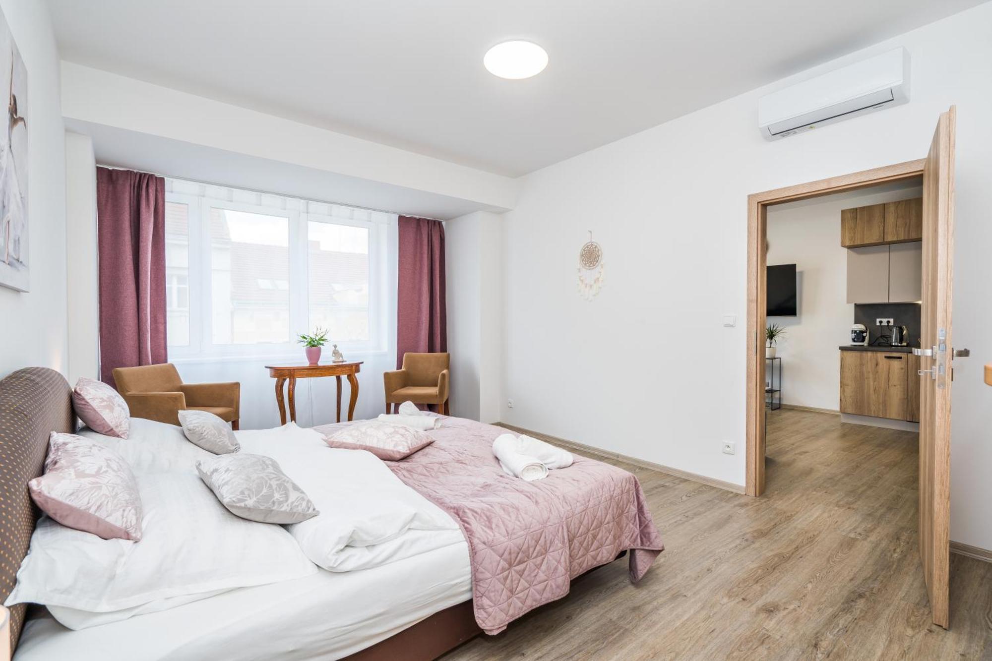 Perla Hradce 202 Apartment Hradec Kralove Bagian luar foto