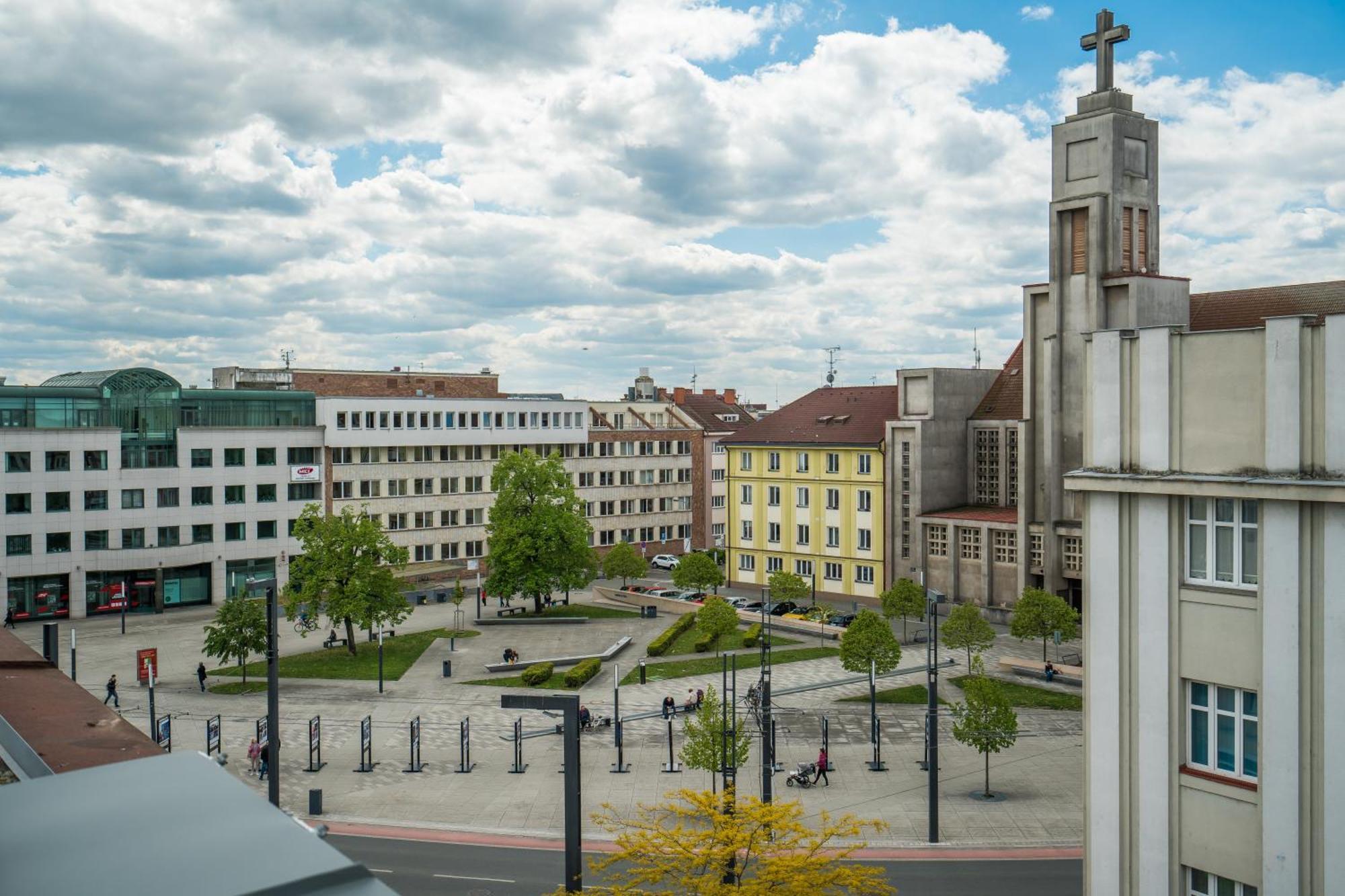Perla Hradce 202 Apartment Hradec Kralove Bagian luar foto