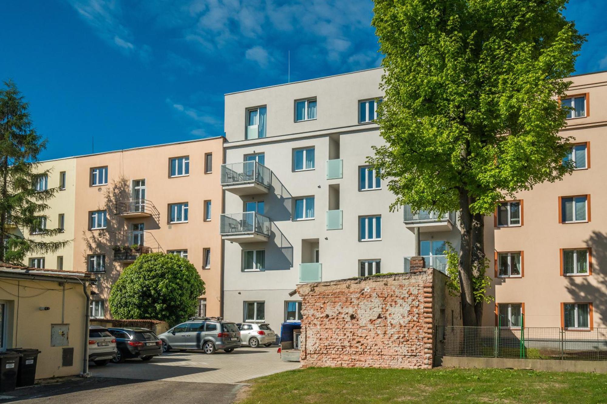 Perla Hradce 202 Apartment Hradec Kralove Bagian luar foto